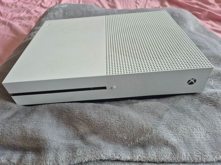 Xbox One S Console – White, Good Condition