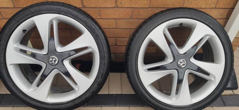 Vauxhall Astra J Limited Edition 19" Alloys