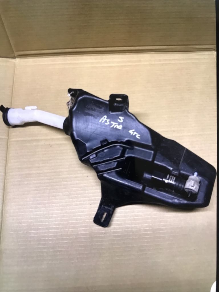 Vauxhall Astra GTC.  Washer Bottle inc pump. 