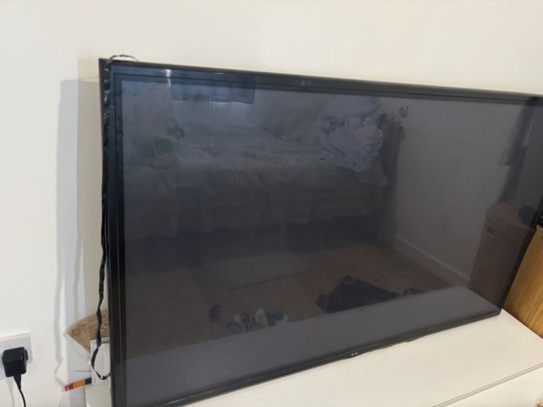 LG 60PB690V Plasma TV – Good Condition