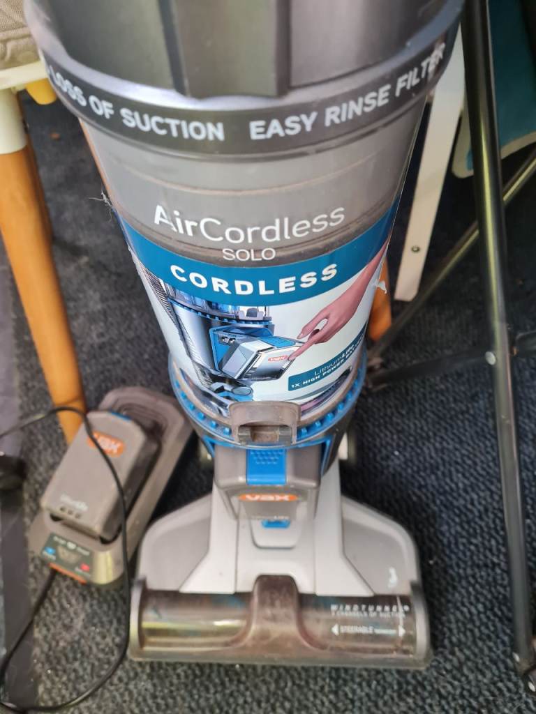 Cordless vax vacuum cleaner 