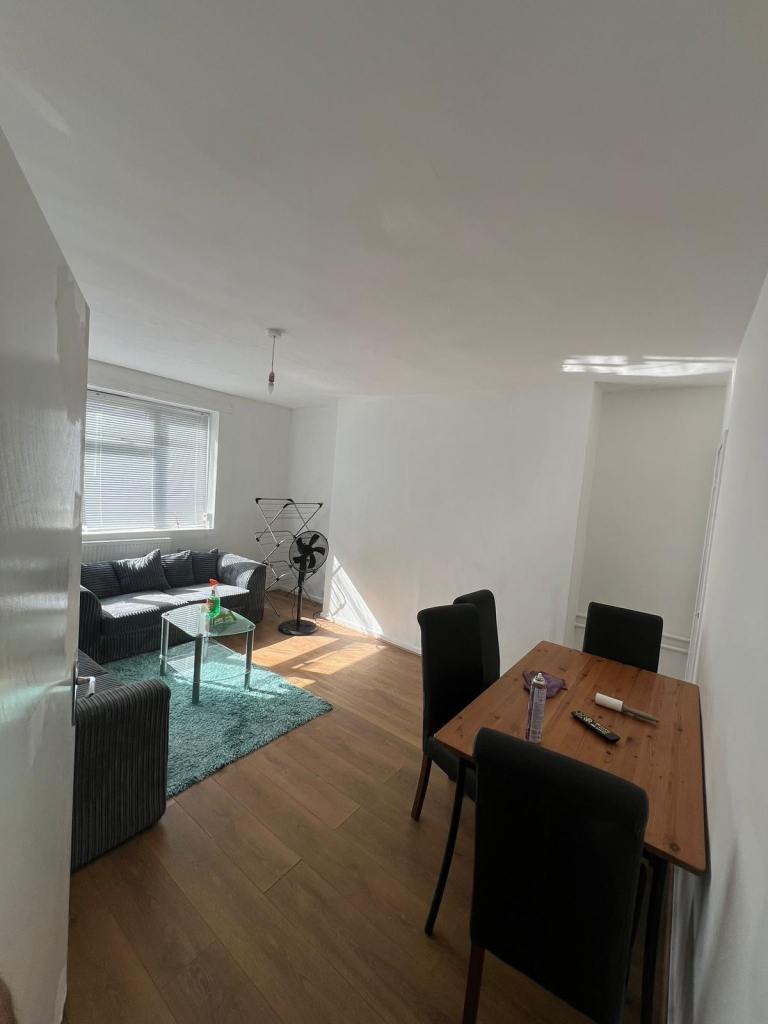2double bedroom on top floor/4th floor with lift 