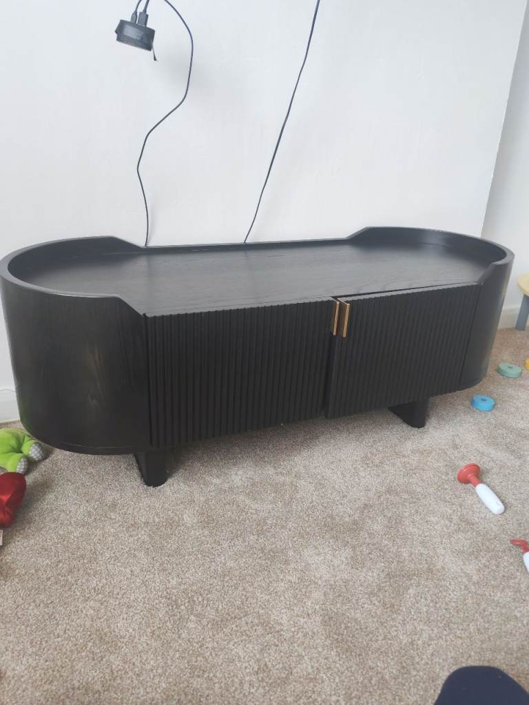 Black tv unit 