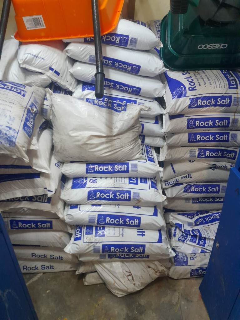 100 + Large Packs of Rock Salt 23.5kg bags – Unused plus cresco spreader machine