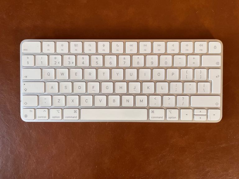 Apple Magic Keyboard - British English ​​​​​​​