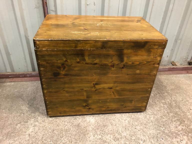 Large Pine Kist or Storage Box, good condition