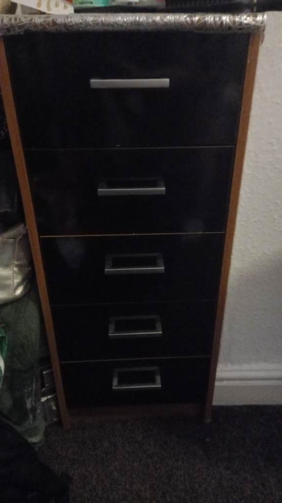Free chest of drawers 