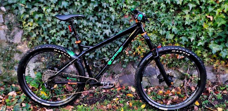 ORANGE CRUSH 27.5ER LOTS OF UPGRADES IMMACULATE CONDITION, SIZE LARGE £500