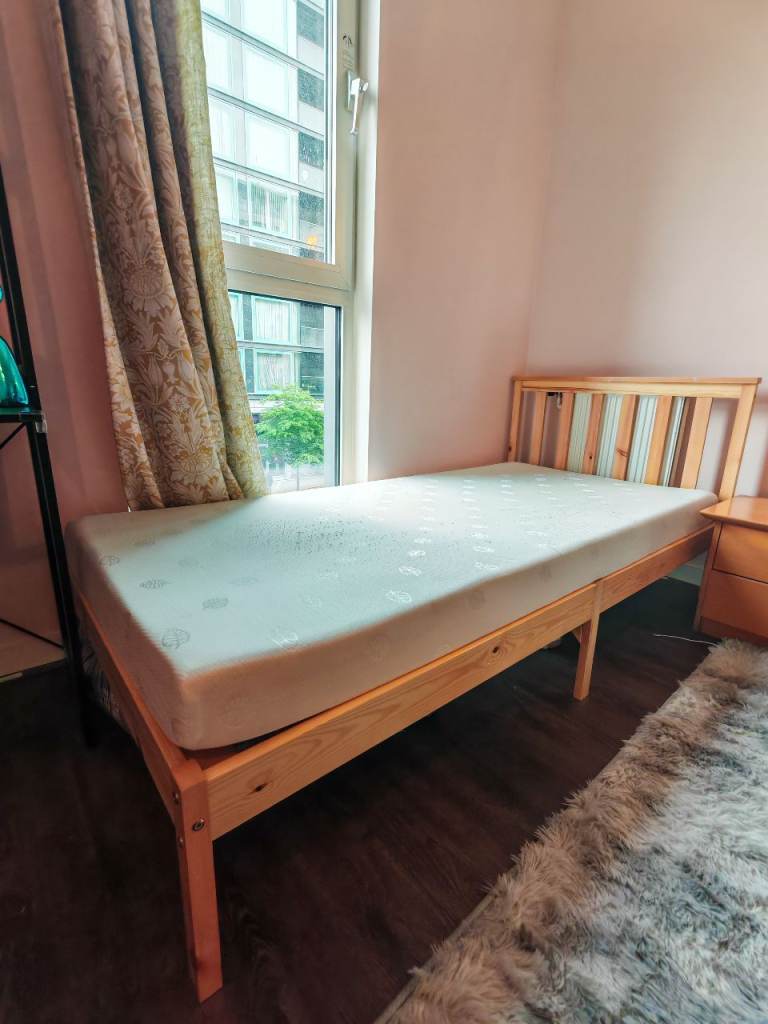 Single bed with single mattress