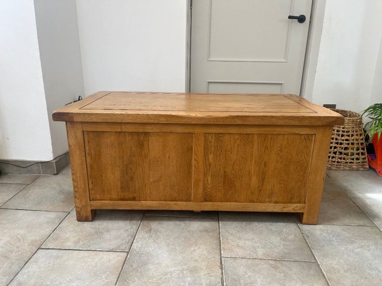 Oak furniture land blanket box