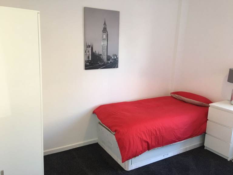 🏡 Single Room to Rent | Barnsley Town Centre
