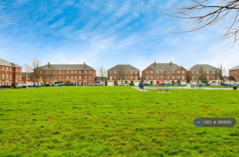 2 bedroom flat in Beaufort Square, Cardiff, CF24 (2 bed) (#2819561)