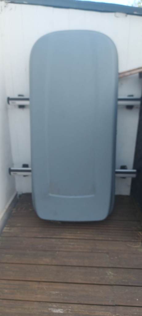 Car topbox with bars