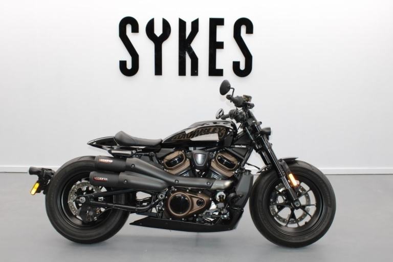 2021 Harley-Davidson RH1250S Sportster S in Vivid Black, Cobra Pipes