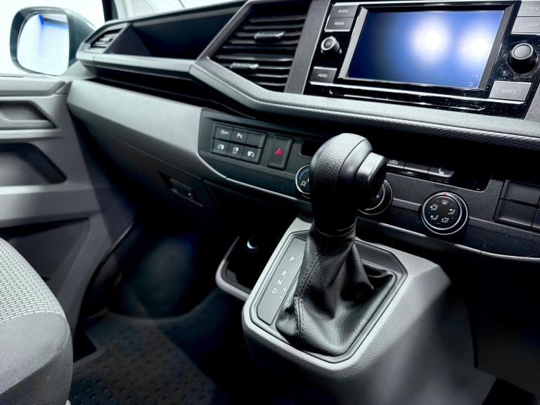 2022 Volkswagen Transporter 2.0 BiTDI T32 Highline Kombi DSG FWD SWB Euro 6 (s/s) 5dr WINDOW VAN ...