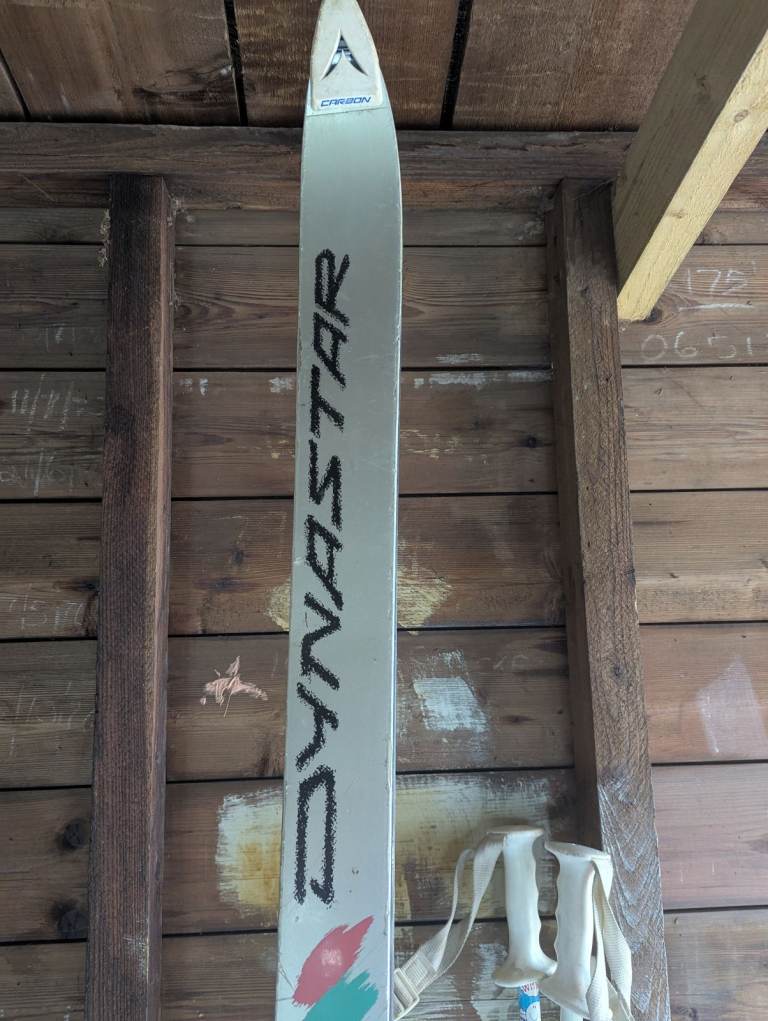 Vintage 80s - Used Skis & bindings and ski poles in Salomon carry bag