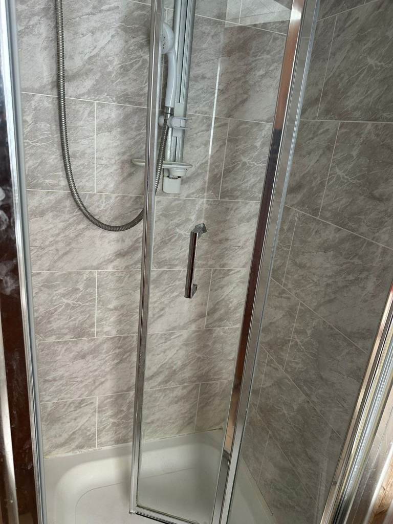 ENSUITE DOUBLE ROOM IN A HOUSE IN CHINGFORD , E4 8PJ FOR £897pcm..AVAILABLE NOW! (Professional ONLY)