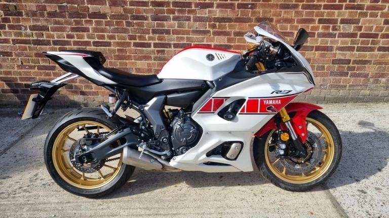 Yamaha R7 