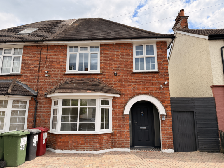 6 On Suite Furnished Rooms in Slough Town Center