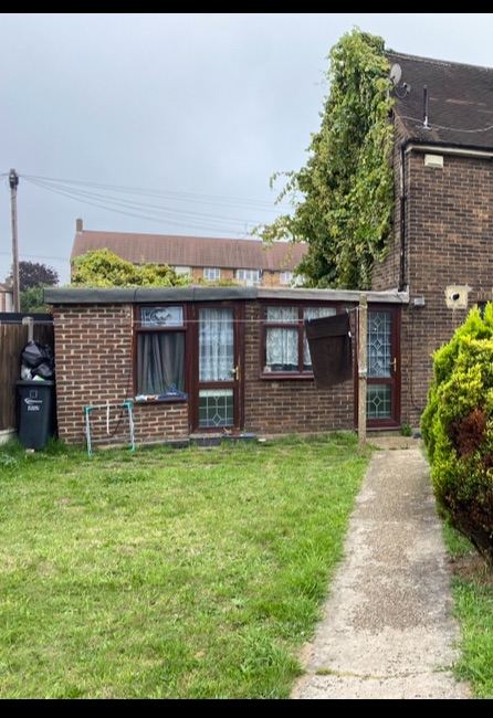Studio flat in Dagenham East 