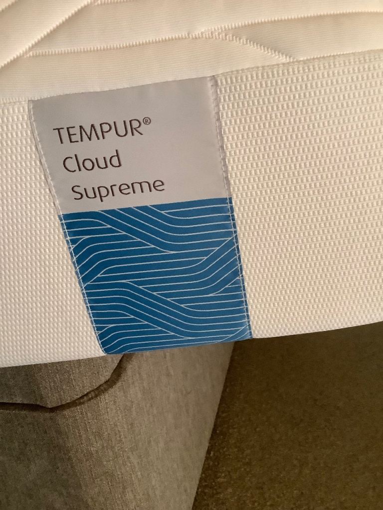 TEMPUR 100 Cloud Supreme small double 4’ mattress.