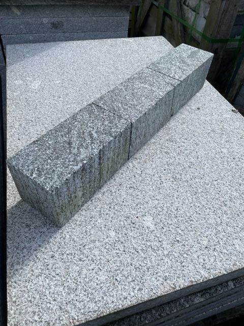 MARSHALL'S TRINCULO GRANITE BLOCKS / SETTS / PAVING - £5 PER LINEAR METRE!!