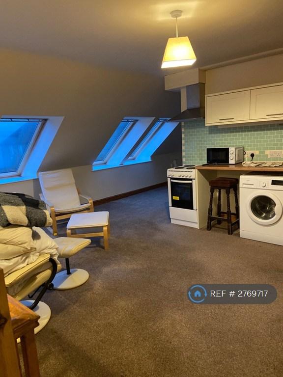 3 bedroom flat in Hogarth Hill, Whitby, YO22 (3 bed) (#2769717)
