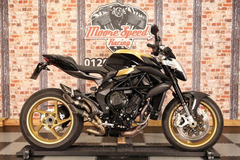 2022 MV AGUSTA BRUTALE 800 - ONLY 1,334 MILES AND 1 OWNER! - MV CARBON EXHAUST