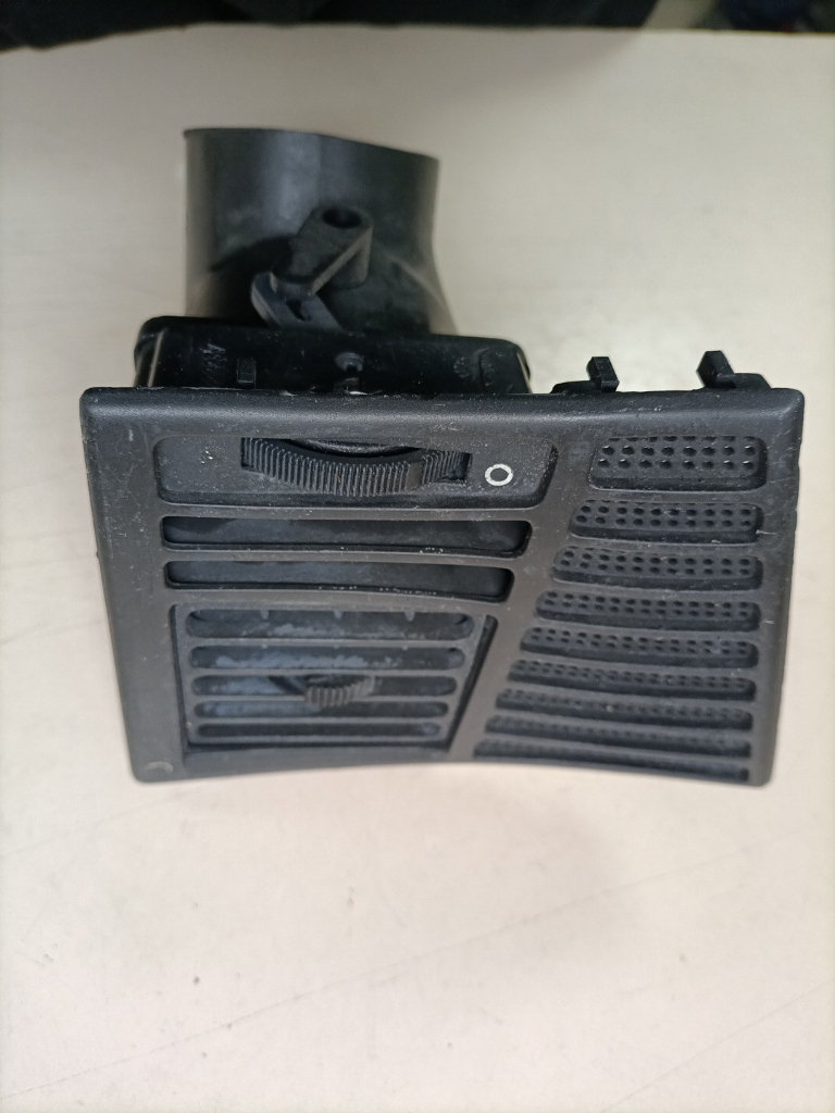 Air outlet on dashboard for Ferrari 348