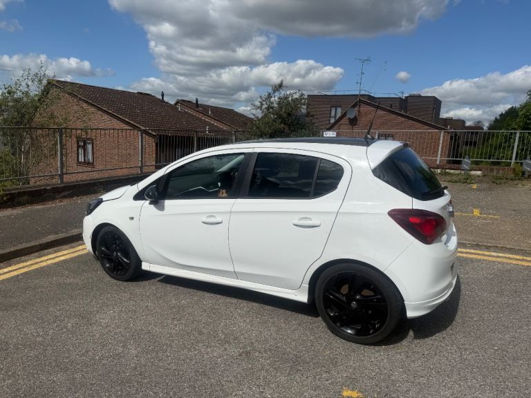Vauxhall Corsa 1.4 petrol LIMITED edition 5 DOOR manual Bargain cheap running
