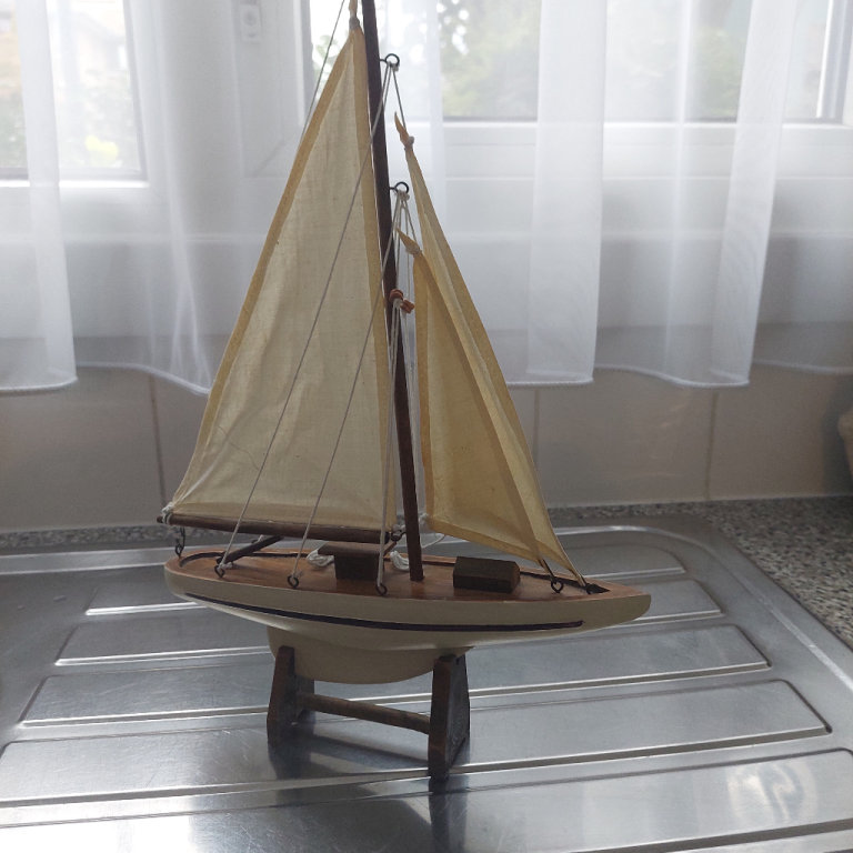 Modle yacht 14x10 