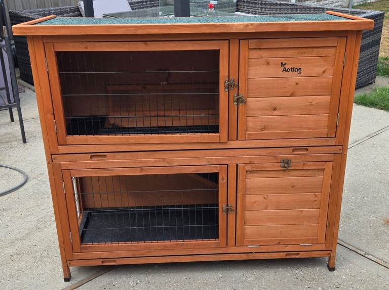 Small hutch