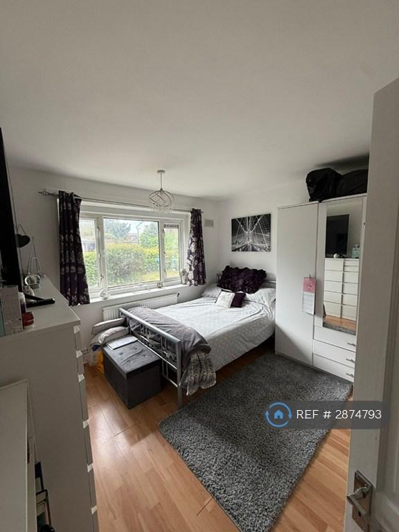 2 bedroom flat in Barnes, London, SW13 (2 bed) (#2874793)