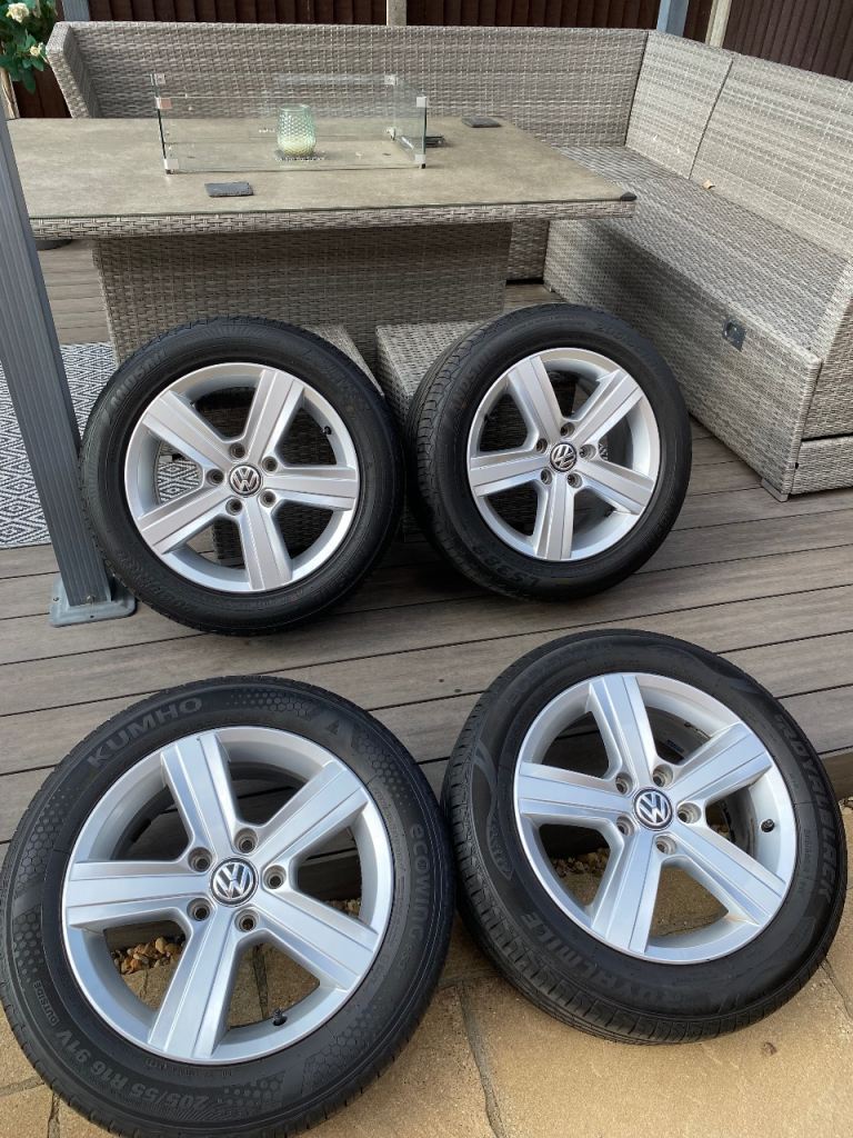 Excellent condition Vw Alloys & tyres and all Holly’s and locking wheel kit