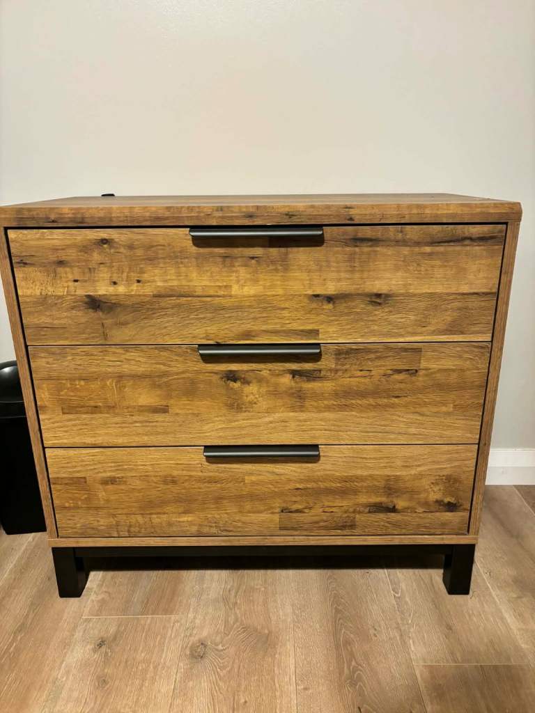 Matching drawers and bedside table 