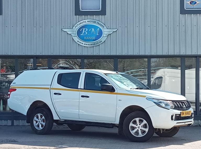 MITSUBISHI L200 2.4 DI-D DC 4Life White Manual Diesel 2016