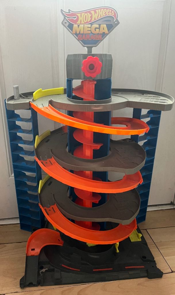 Hot Wheels Mega Garage Playset – Good Condition