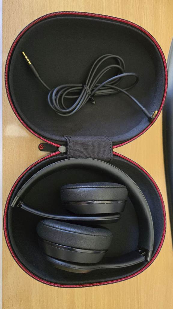 Beats by Dre. Solo 3 Wireless Headphones - Matt Black