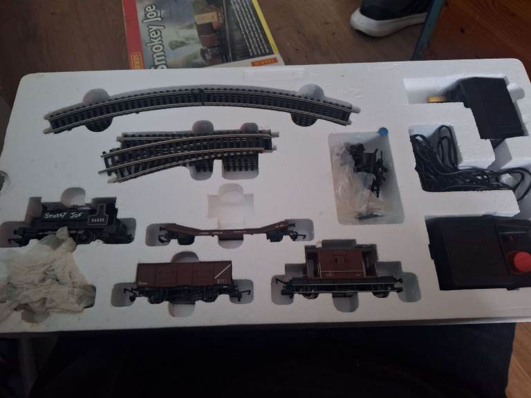 Hornby Smokey Joe beginner train set - R1036
