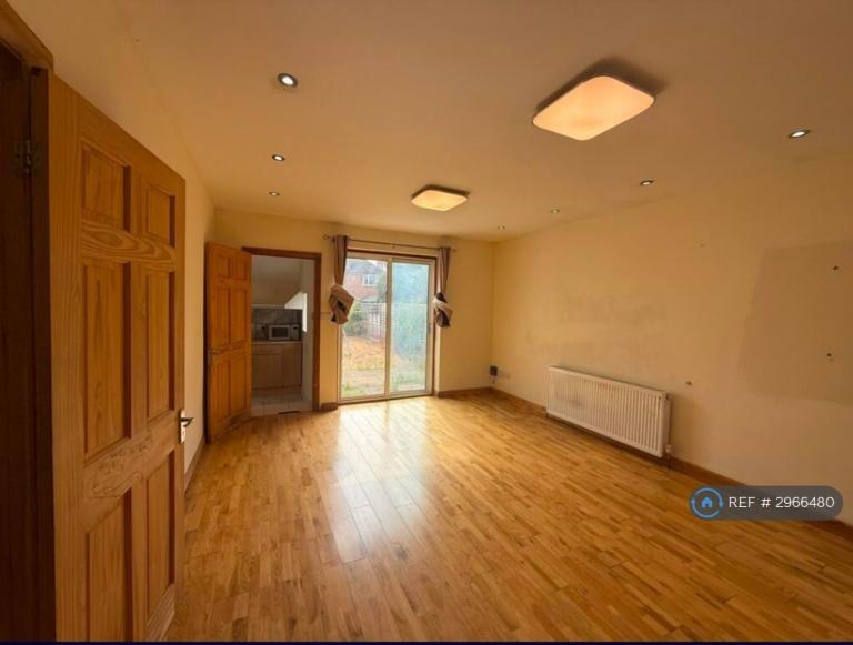 3 bedroom house in London Road, Slough, SL3 (3 bed) (#2966480)