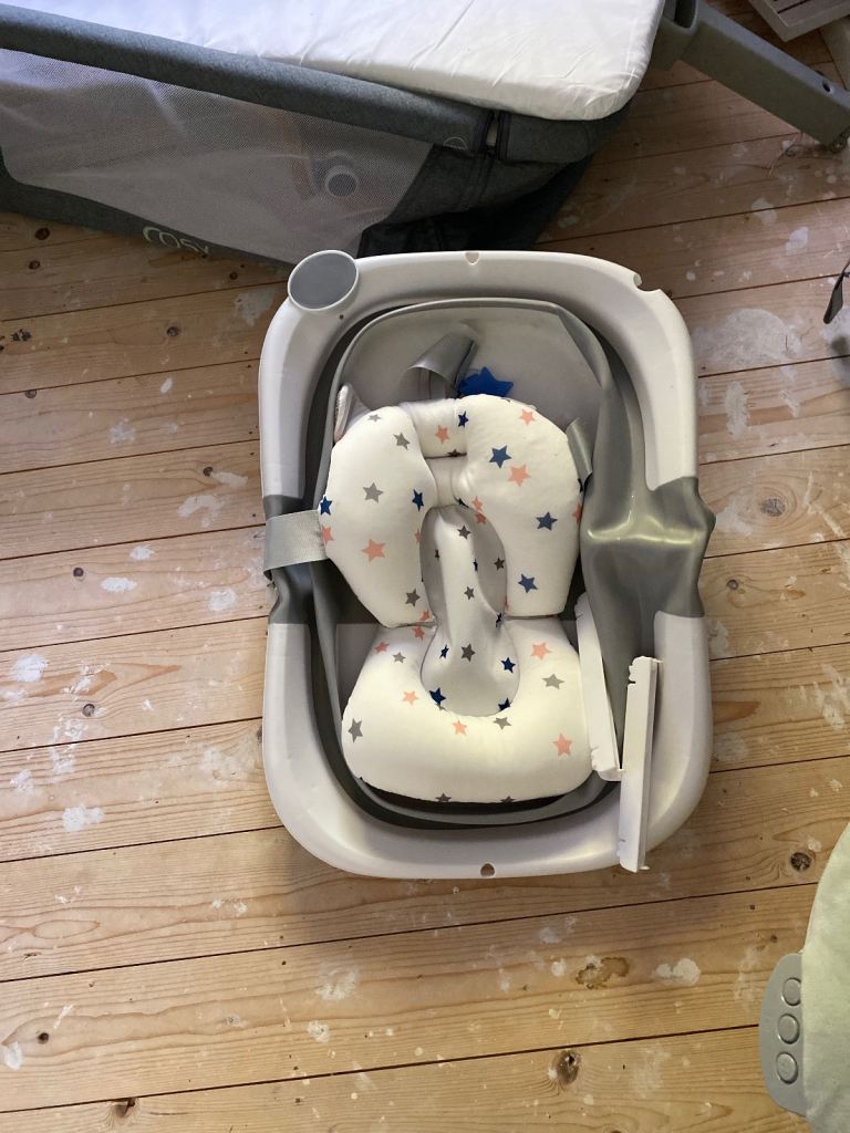 Portable baby bath 