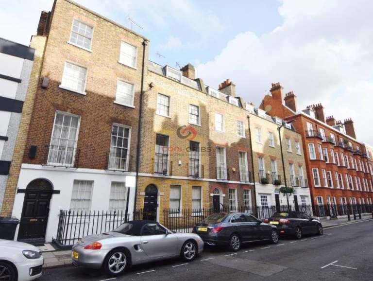 Studio apartment situated in Victorian style building, Wyndham Street, Marylebone, W1H.-Ref: 566