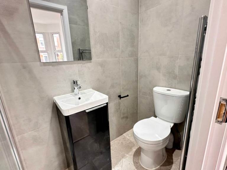 3 BEDROOM FLAT HEADSTONE ROAD HARROW HA1