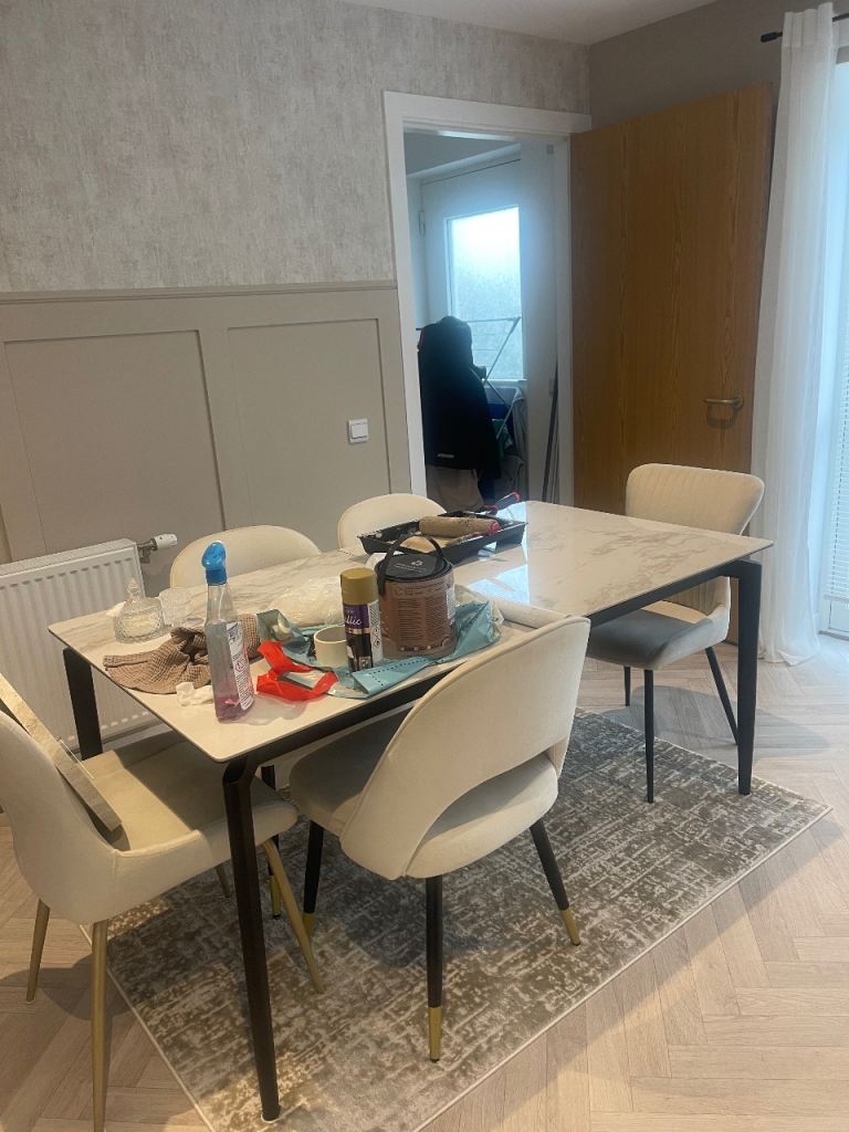 Free Extending dining table (please read)