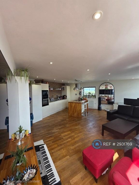 3 bedroom flat in Bute Terrace, Cardiff, CF10 (3 bed) (#2931769)