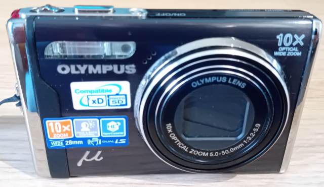 Olympus μ-9000 Digital Camera - Brand New in Box | in Worthing