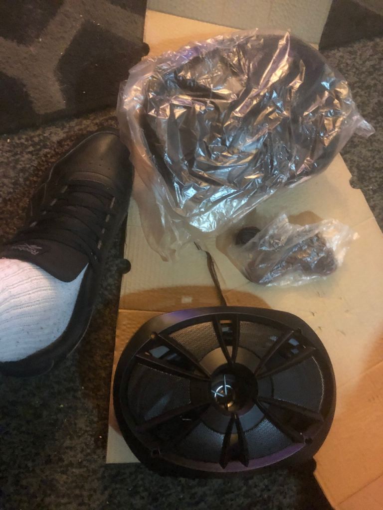 Boss audio systems 6”x9” 