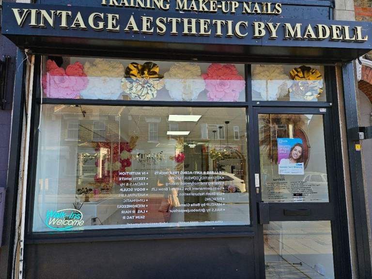 Prime Space Available for Rent – Nail Technician, Eyebrow Threading & Body Waxing!