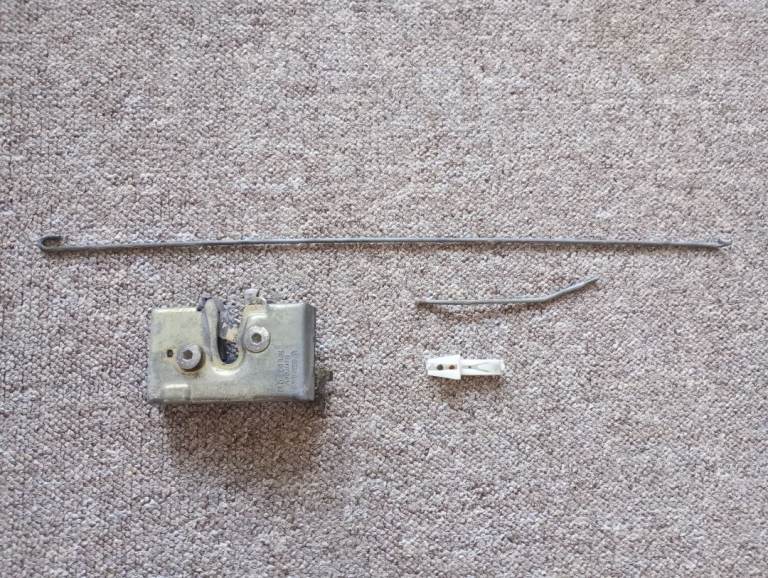 Volkswagen Polo II 86C 1989 Right Front door lock