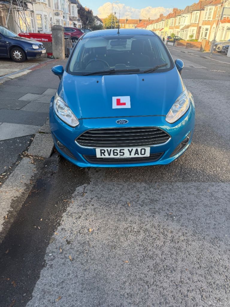 Ford, FIESTA, Hatchback, 2015, Manual, 1241 (cc), 5 doors